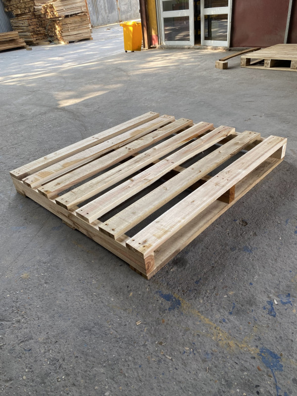 Pallet gỗ 2 hướng nâng