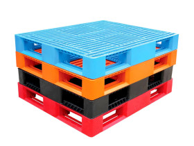Plastic pallets with 4 types of colors