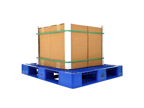 Carton boxes placed on plastic pallets