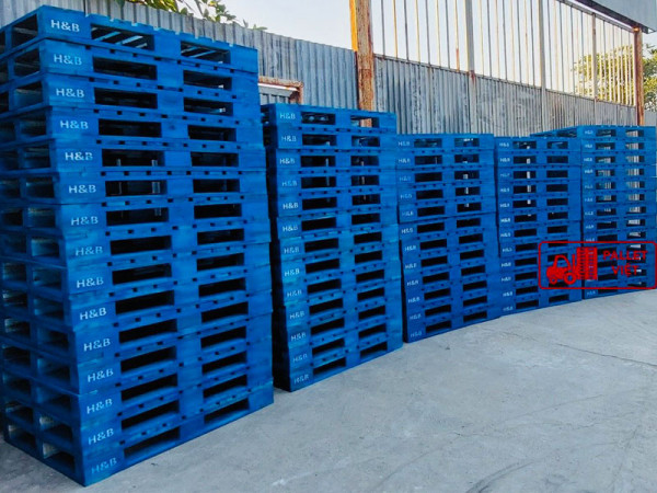 Wooden pallets are painted blue according to customer requirements