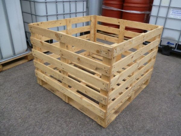 wooden cage with 4-way entry points pallet